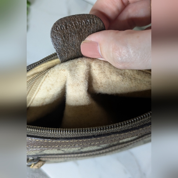 Vintage Authentic GUCCI Crossbody Bag - Picture 4 of 14